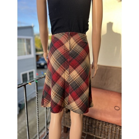 Hailee A-Line Above The Knee Plaid Skirt Red/Black/Cream Size: 32x22 - Picture 5 of 6